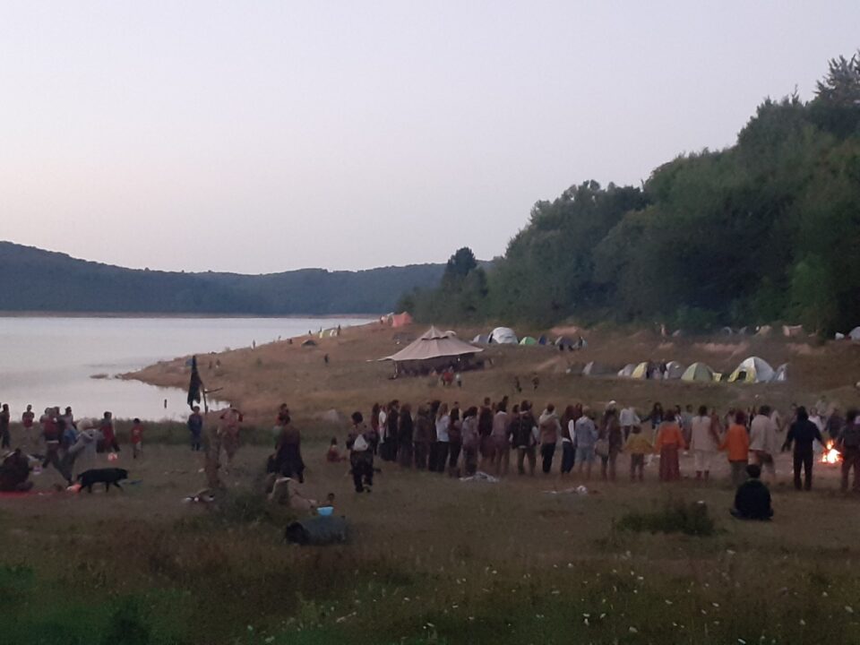 „Rainbow gatherings“ од кај Мавровското езеро ќе се отсели за десетина денови