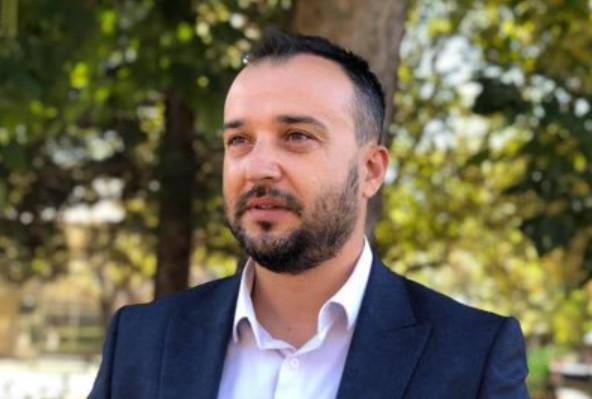 Лефков: Талат Џафери да се вразуми и да ги стави на гласање уставните измени