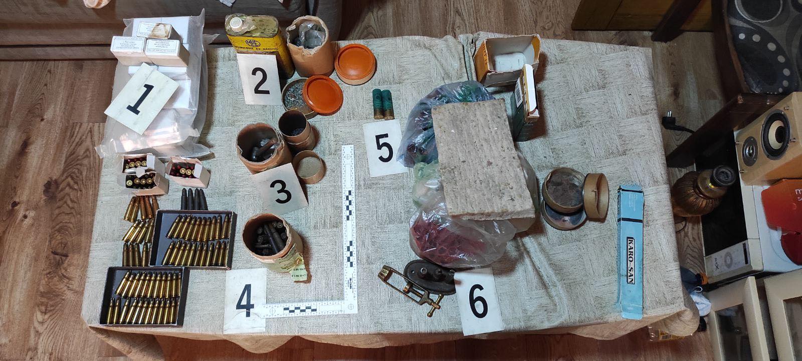 Полицијата влезе во домовите на 23 и 28 годишници од Демир Капија – пронајде бомби, топовски удар…