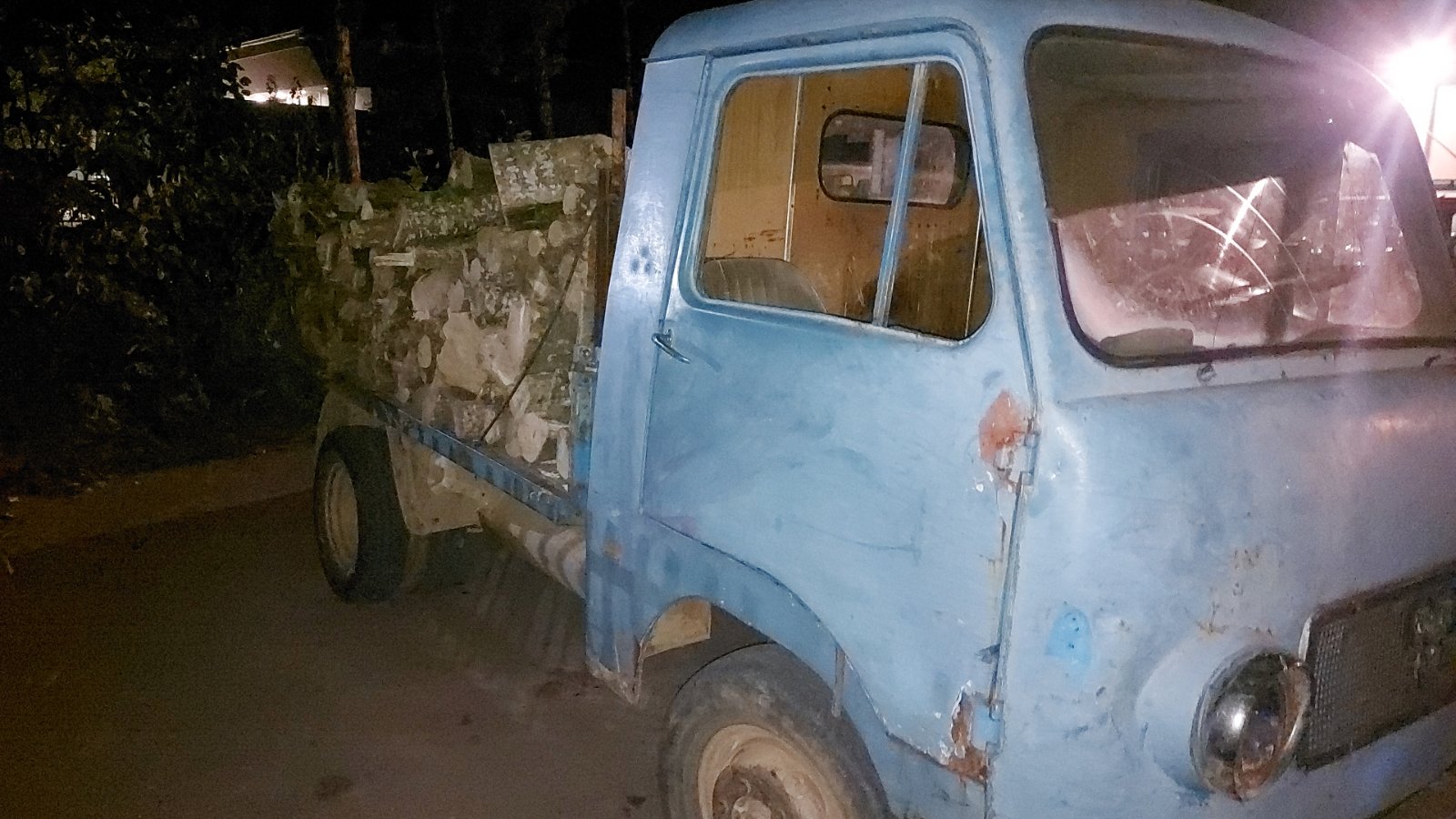 Приведено лице од Батинци, превезувало огревно дрво без документација