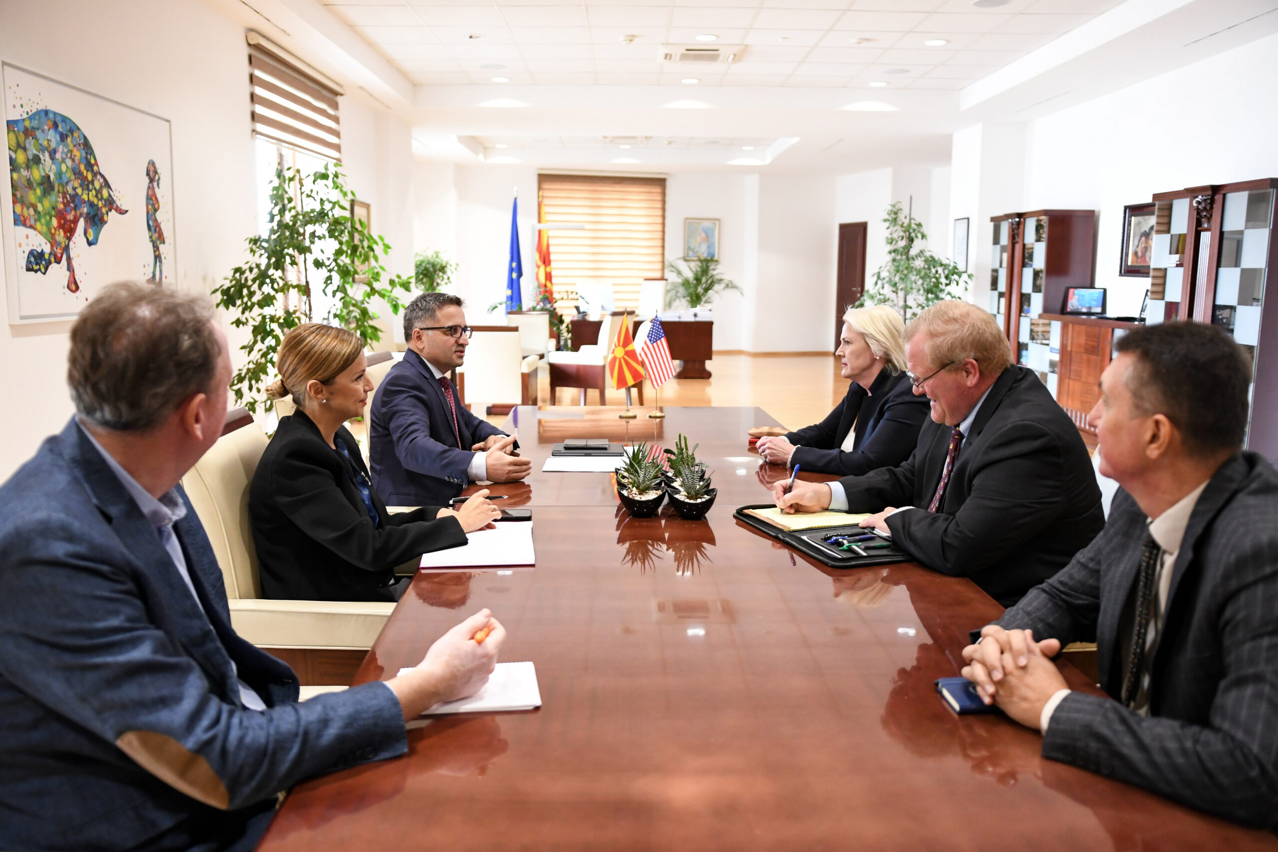 Средба Бесими-Агелер: РС Македонија да продолжи по патот за полноправно членство во ЕУ, поддршка од САД за реформите на тој пат
