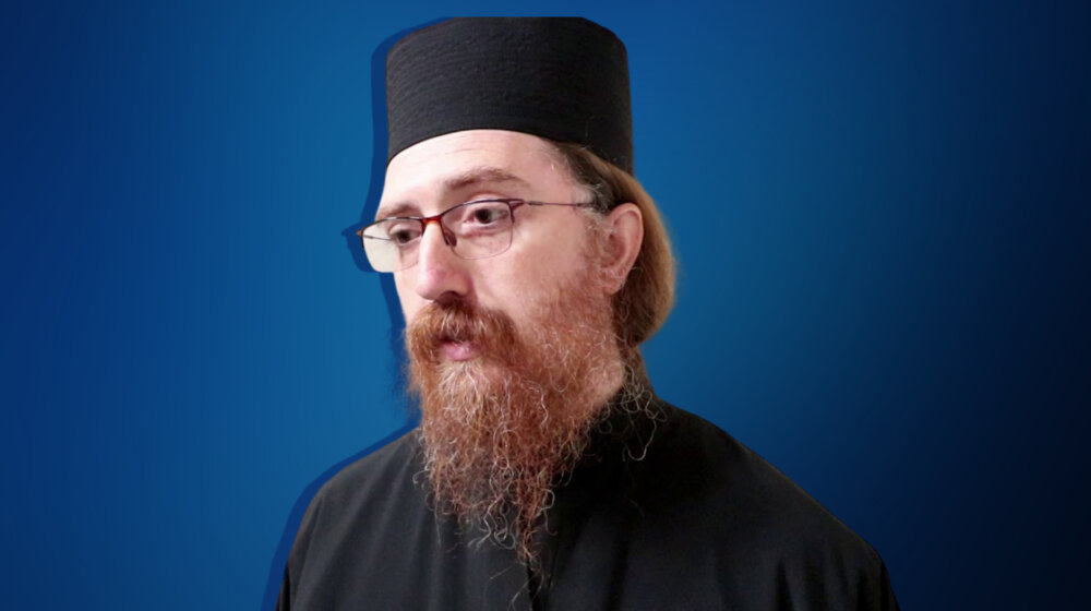 Кој е отец Данило, игуменот на Бањскиот манастир, сцената на трагичните настани?