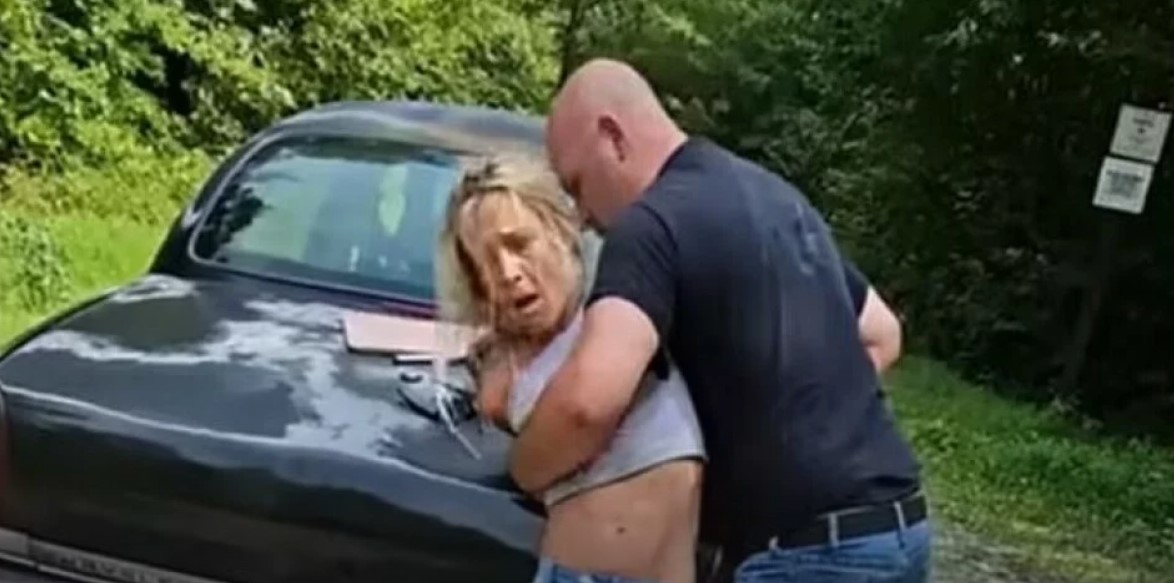 ВИДЕО: Вознемирувачка снимка, полицаец сакал љубовницата да ја смести на психијатрија – се изживувал над неа!