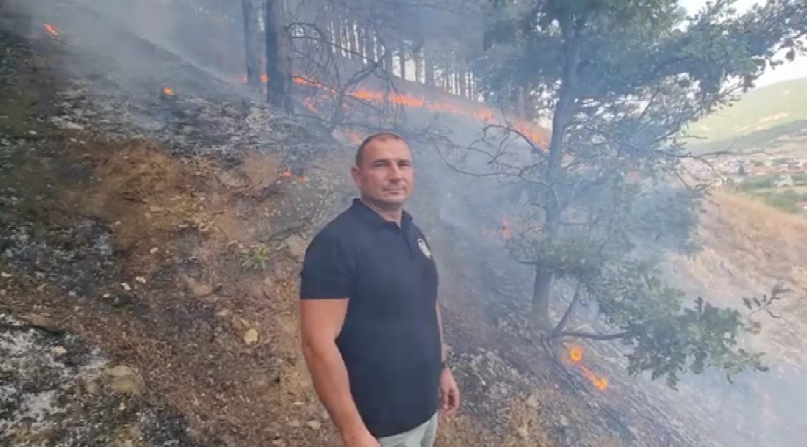 Ер Тракторите на терен, но пожарот кај Брвеница никако да се изгасне!