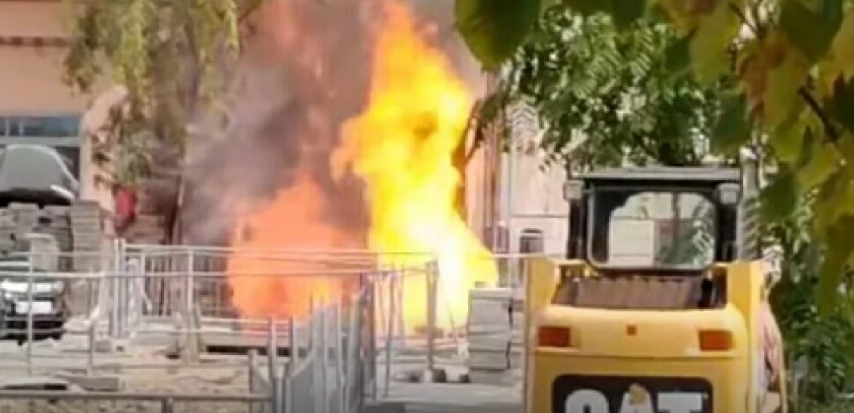 ВИДЕО Голема експлозија на гас во центарот на Карловац: Избувнал пожар, има повредени…