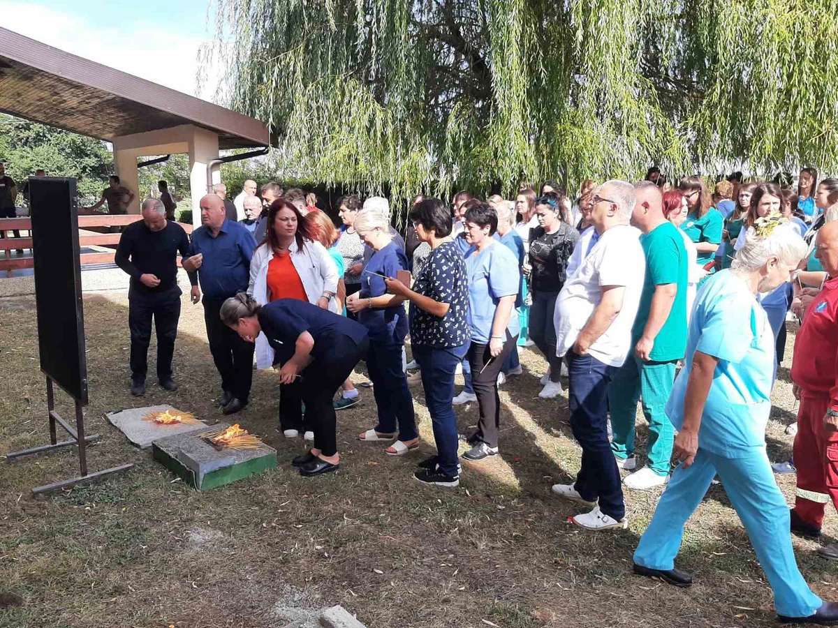 Србите јужно и северно од Ибар се збогуваат со убиените сонародници во Бањска