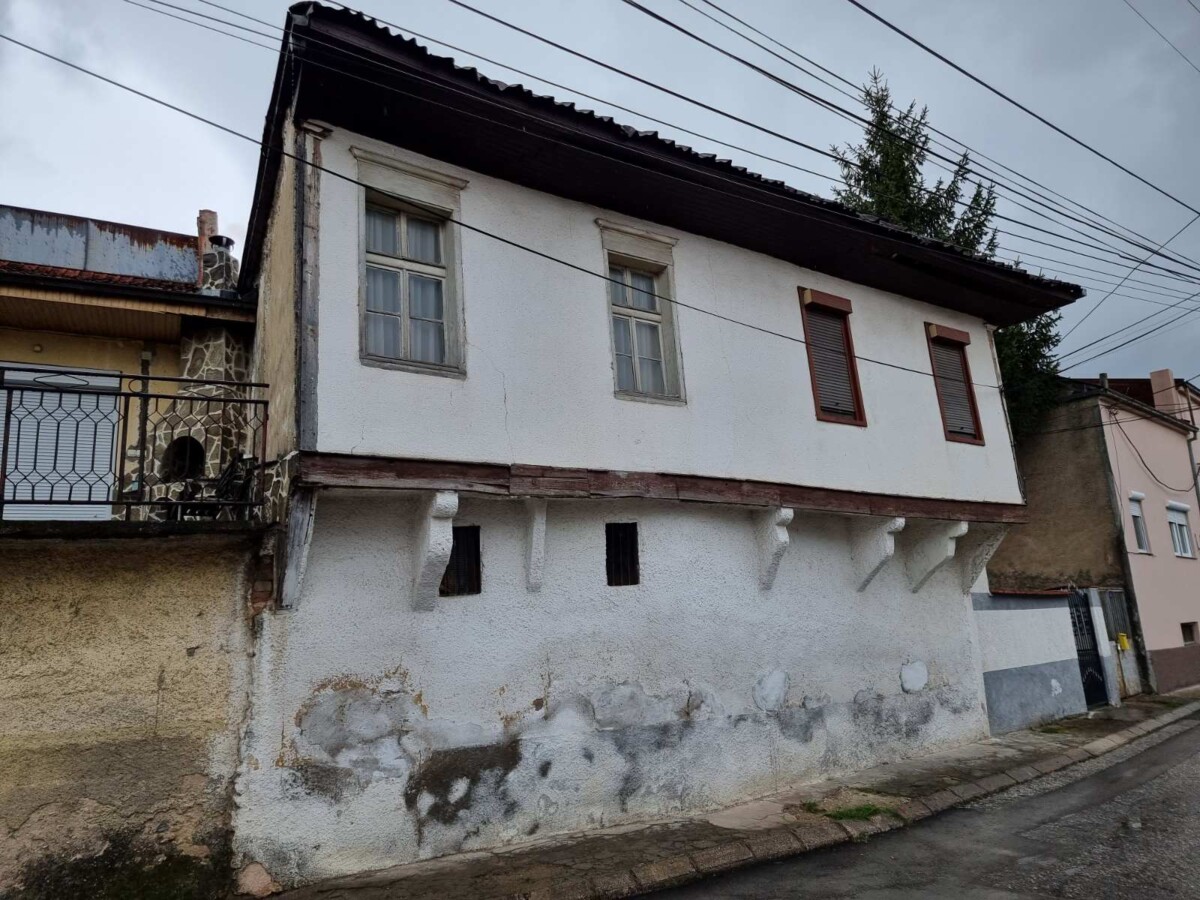Бугари собраа 100 илјади евра за купување на родна куќа на писателот во Прилеп