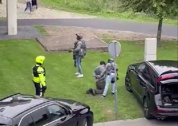 ДЕТАЛИ ЗА УЖАСОТ ВО РОТЕРДАМ Полуден убиец прво отворил оган во станот, па продолжил со масакрот во амфитеатарот: Едвај го совладале