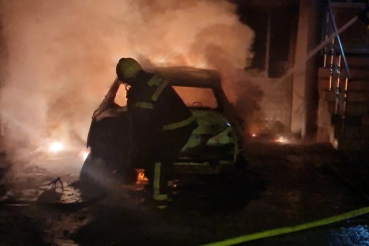 Ноќеска целосно изгоре автомобил во Струмица