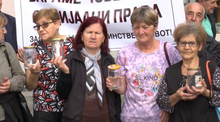 „Теглите за зимница, годинава останаа празни“: Пензионерите повторно на протест
