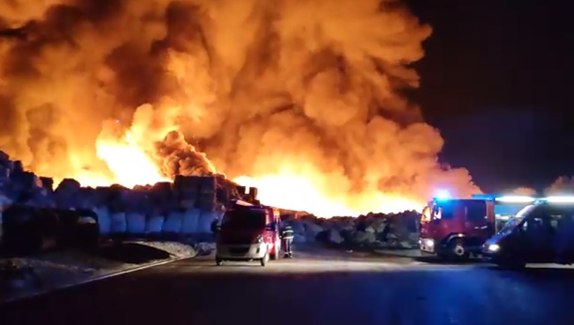 ВИДЕО Голем пожар во фирма во Осиек, се смрди: „Не останувајте на отворено“