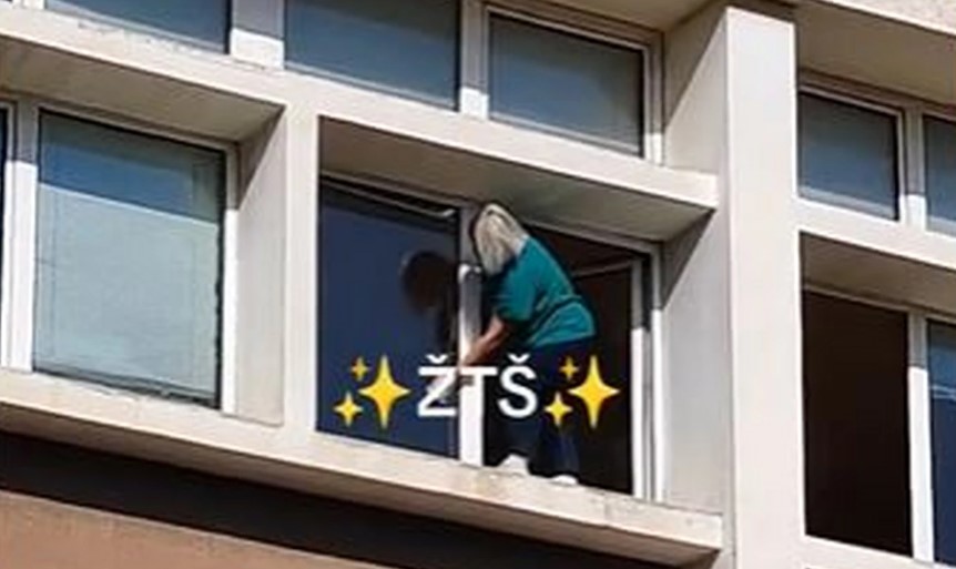 ВИДЕО: Луѓето се потат додека гледаат снимка од Србија: Жена се качила на прозор и брише прозори!