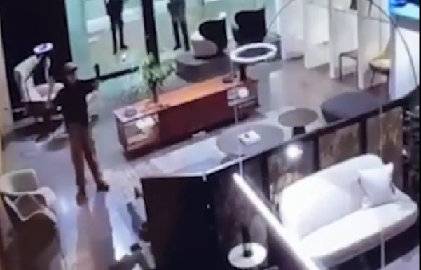 ВИДЕО: Уапсено 14-годишно дете осомничено за пукање во Бангкок: Убило три лица во трговски центар