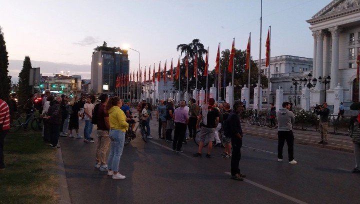Протест пред Влада за случајот со Клиниката за Онкологија