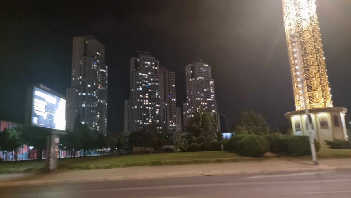 ФОТО: Попладнево пожар во една од највисоките кули во Скопје