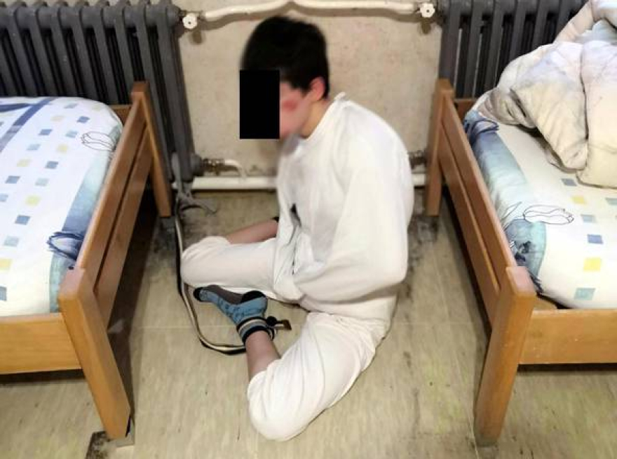 УЖАС: Лекари во психијатриска установа малтретирале и врзувале дете со аутизам – Меџити вели било по протокол!
