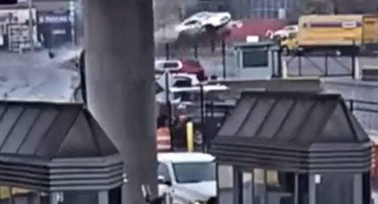 ВИДЕО Погледнете ги снимките од несреќата на границата меѓу САД и Канада