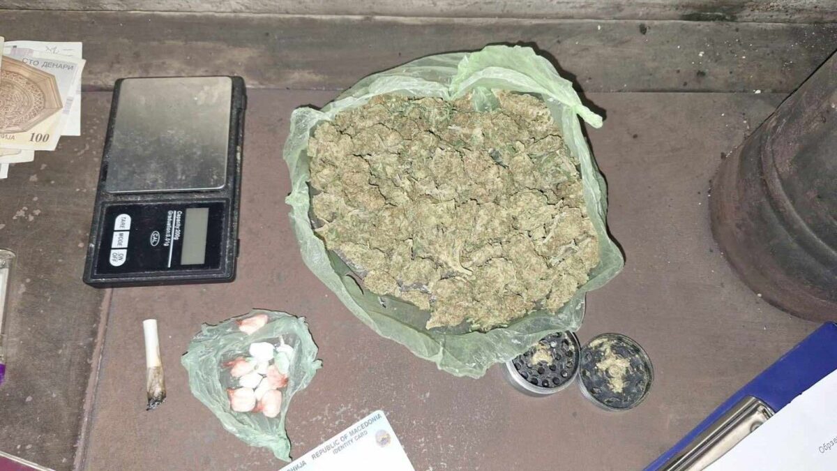 Претрес во Скопје, пронајдени дрога и пари