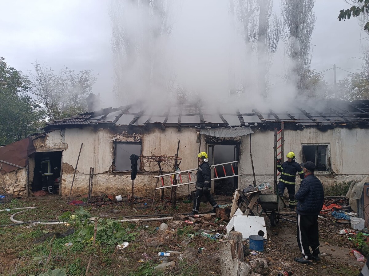 ФОТО Едно лице загина, две со изгореници по пожар утрово во Дебарца