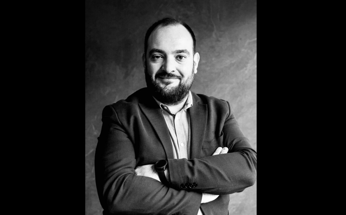 Влада: Со голема тага известуваме за загубата на нашиот драг колега, Илија Жупаноски