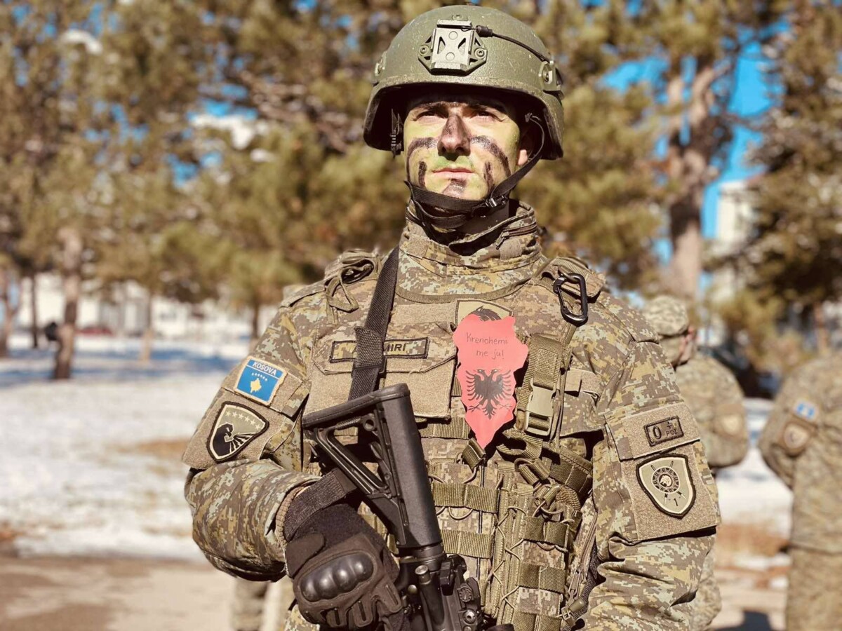 Денот на КБС во Косово одбележан со симболите на „Голема Албанија“