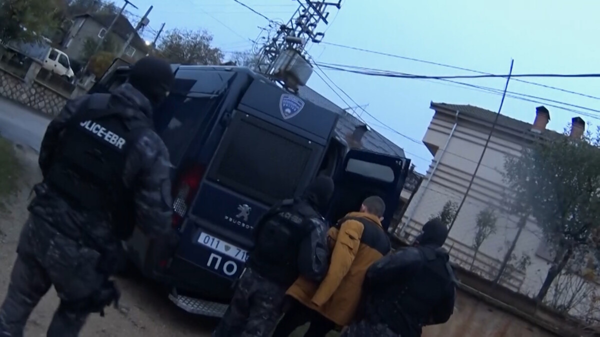 ВИДЕО: Сузбиенa организиранa криминалнa групa инволвиранa во недозволена трговија со дрога и оружје