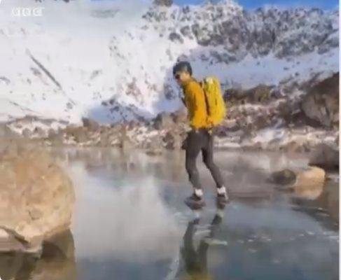 ВИДЕО Еднаш во деценија, езеро на Алјаска замрзнува