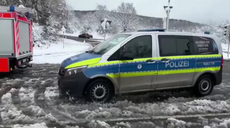 Група ученици во германско училиште организираа „Шеријатска полиција“