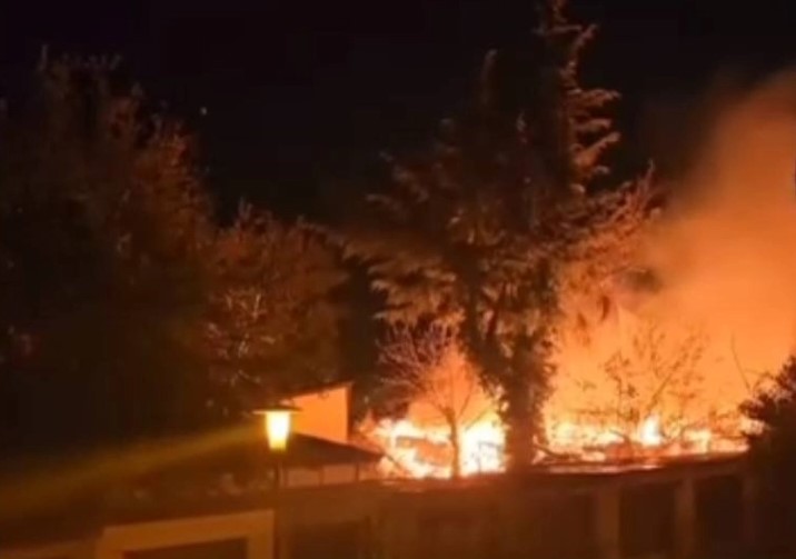 Левица обвинува дека пожарот на стари објекти во Влае е планирана изградба на нови згради