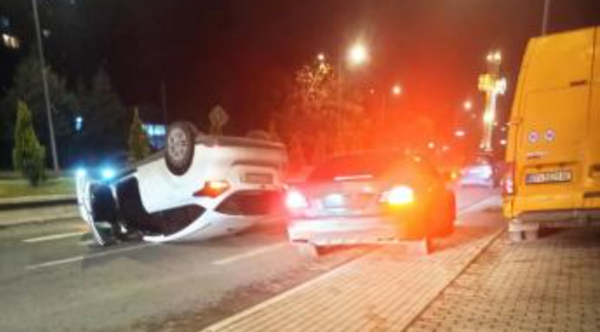 ФОТО: Тешка сообраќајна несреќа во Аеродром – возило е превртено на кров