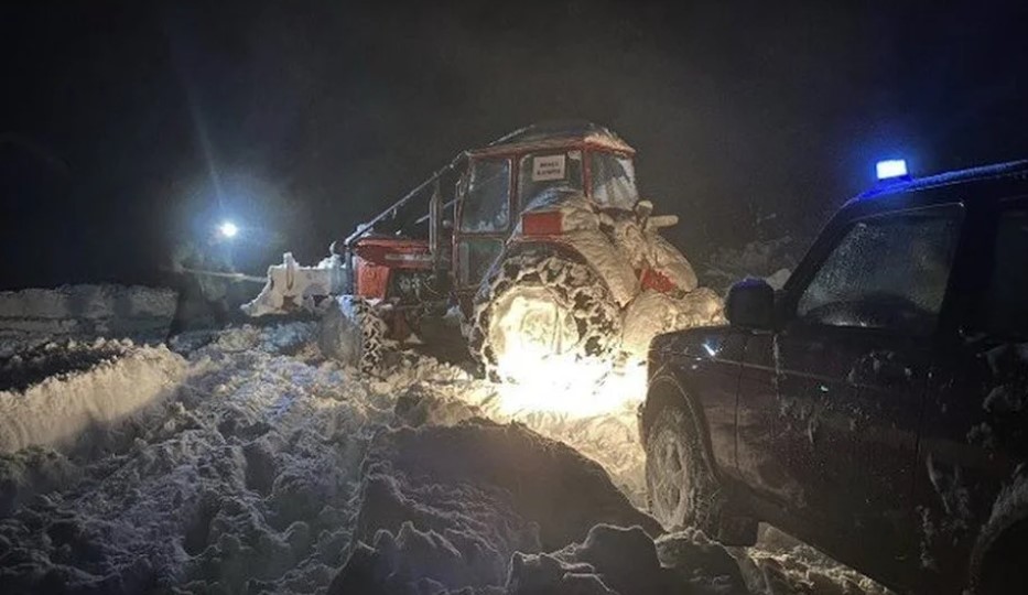 Првиот снег во Србија ги донесе првите неволји, вонредна ситуација во Сјеница