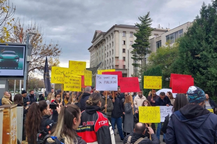 Протест на ЗНМ и ССНМ: Поголема внимателност во тужбите против медиумските работници, слободните новинари се сржта на истражувањата