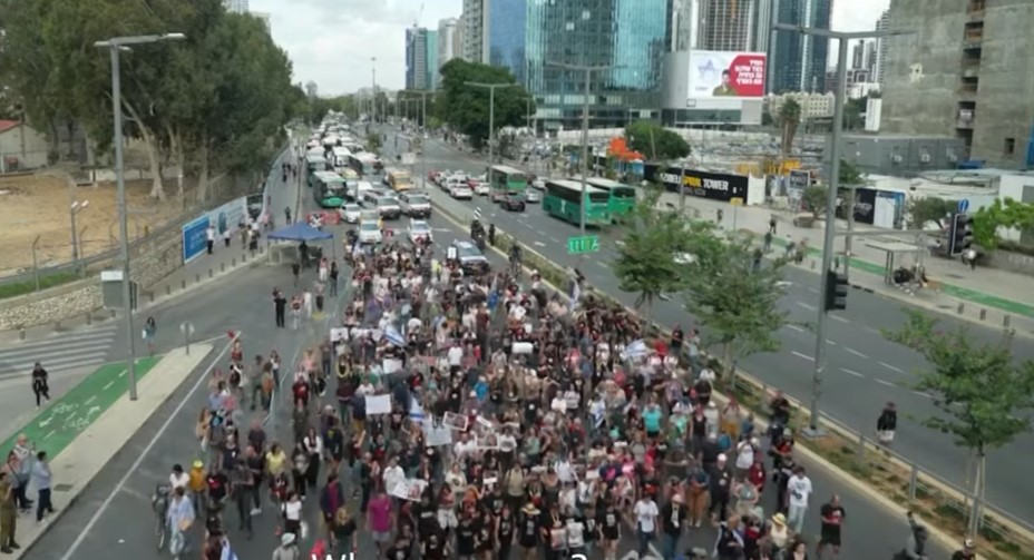 Семејствата на киднапираните заложници пристигнаа во Ерусалим пеш, продолжувајќи да вршат притисок врз израелската влада