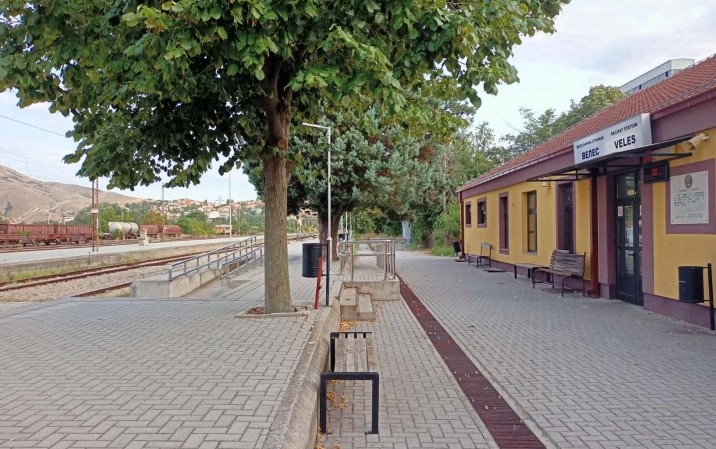 Не сообраќа единствениот воз на релација Битола-Прилеп-Велес-Скопје, причината запалени прагови
