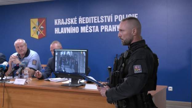 Полицијата потврди дека напаѓачот во Прага се самоубил