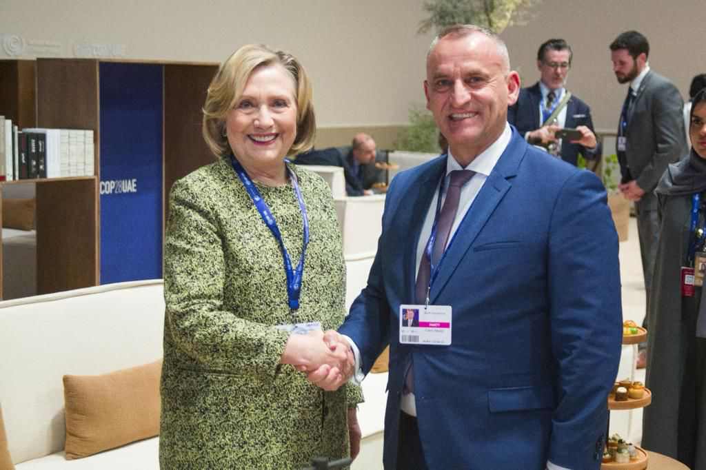Фатмир Меџити и Хилари Клинтон на COP28 во Дубаи: Конференцијата е одлична можност за размена на позитивни практики и искуства