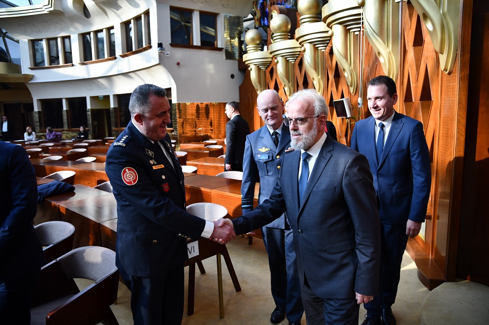 Средба на членовите на Комисијата за одбрана со слушателите на Сениорскиот курс на НАТО од Одбранбениот колеџ во Рим