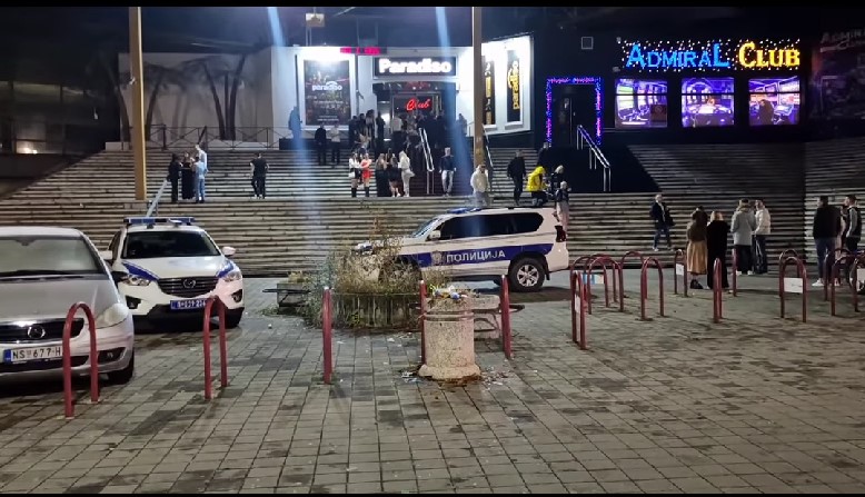 ВИДЕО ДРАМА ВО НОВИ САД! Дојава за бомба во позната дискотека: Полицијата евакуираше повеќе од 800 ЛУЃЕ