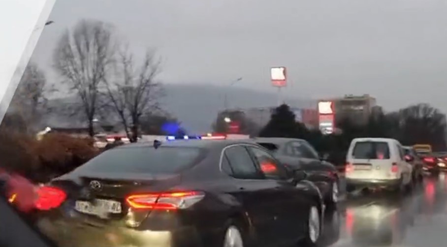 ВИДЕО: Карамбол на влез од Скопје, сообраќајот целосно парализиран