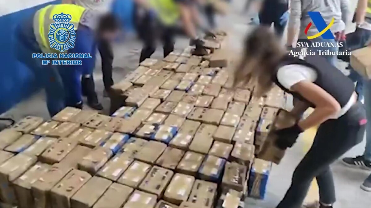ВИДЕО Балканскиот картел остана без 11 тони кокаин: Им ја открија дрогата во конзерви туна!