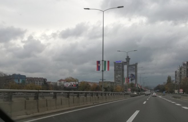 Италијанската премиерка пристигна во Белград, а домаќините поставија унгарски знамиња низ градот