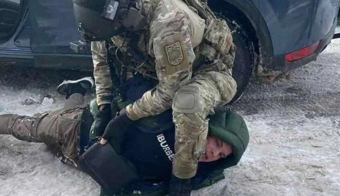 Кој го чувал најбараниот бегалец во РС? „Опуштено“ шета низ град и оди во теретана: Додека цела Европа го бараше, тој се закануваше на ПОЛИЦИЈА во Бања Лука