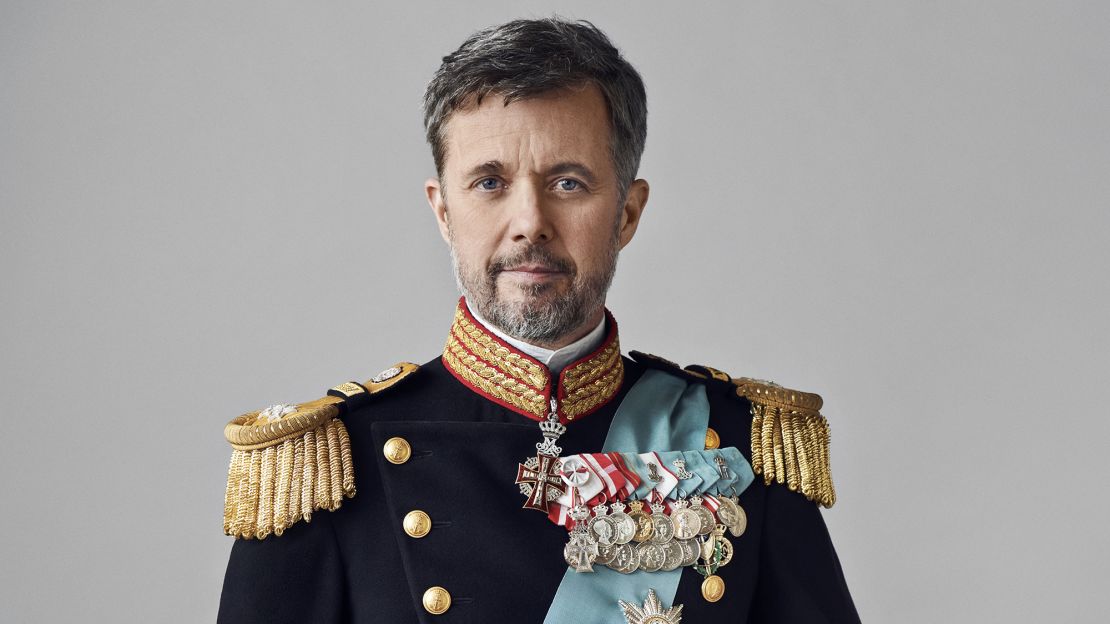 Данскиот крал Фредерик X го презема тронот по абдицирањето на кралицата