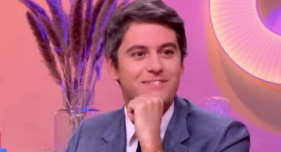 Кој е Габриел Атал? Најмладиот премиер во историјата на Франција е геј и исклучително популарен