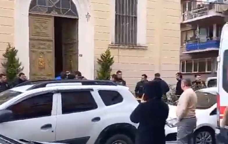 Маскирани упаднале за време на молитва: Објавена страшна снимка од црквата во Истанбул, Ердоган вети: Ќе ги најдеме за 24 часа!