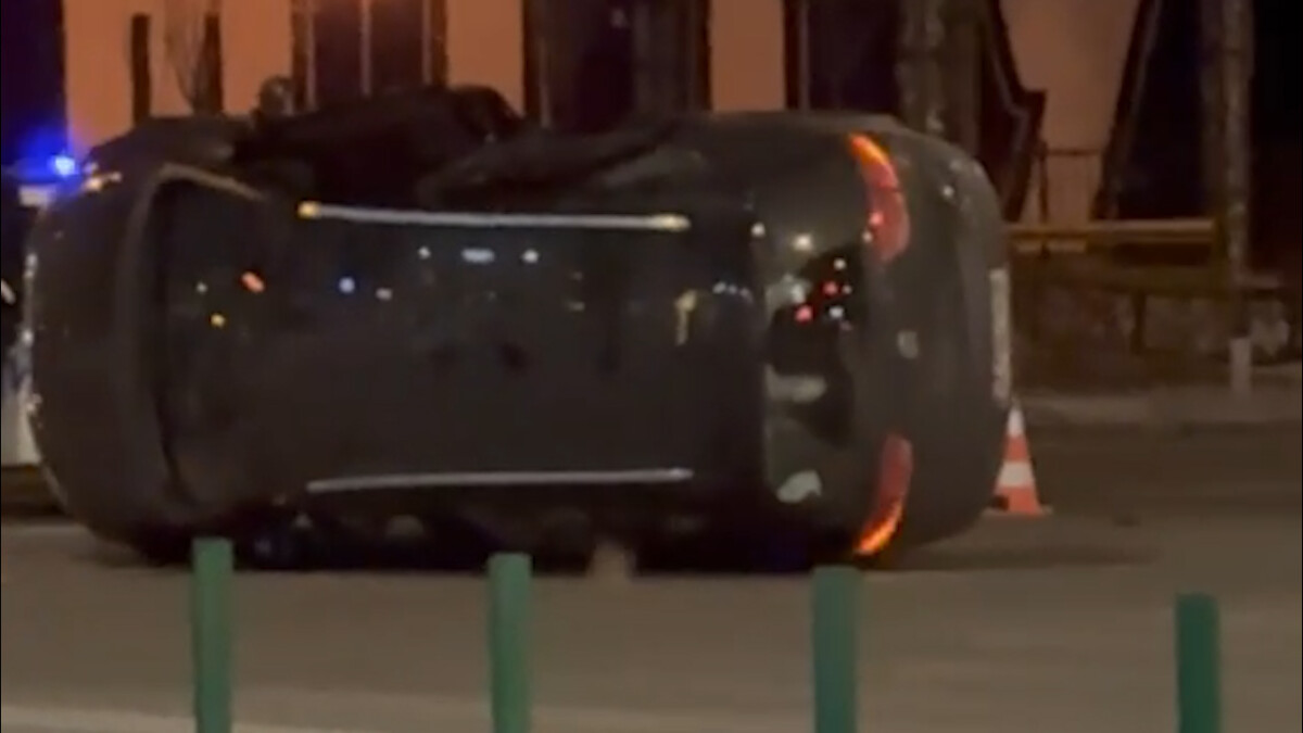 ВИДЕО Тешка сообраќајна несреќа во Скопје, автомобил заврши на кров