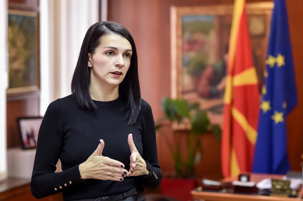 Костадиновска-Стојчевска: Апелирам сите пратеници да гласаат за Законот за употребата на македонски јазик