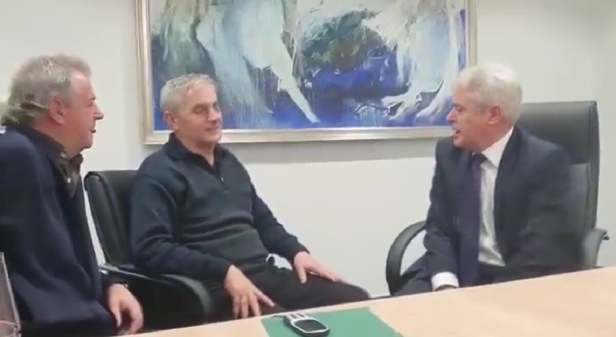 ВИДЕО: Али Ахмети пееше утрово за првиот премиер Албанец