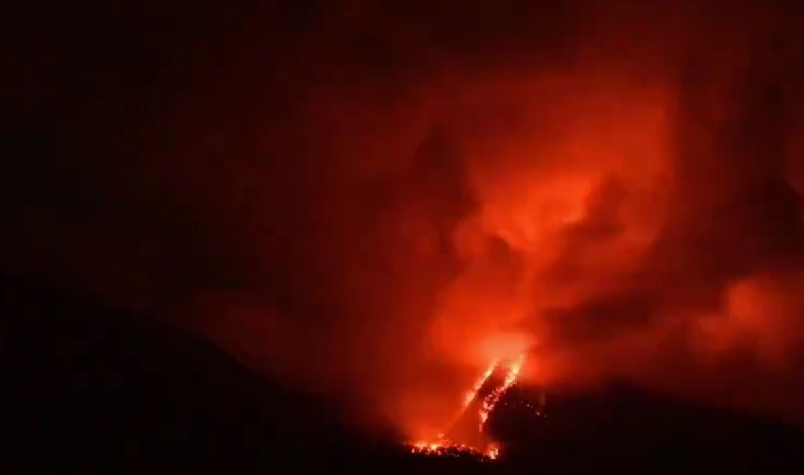 ВИДЕО Лава проголта град во Исланд, горaт куќи