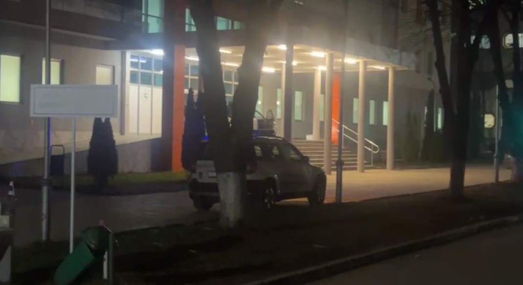 Повредените од пукањето во тетовската болница сместени на Карил, едниот е во тешка состојба!
